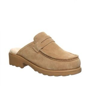 NWT in the box. BearPaw Tan Suede Clogs Size 8 NWT in the box. Iced Coffee